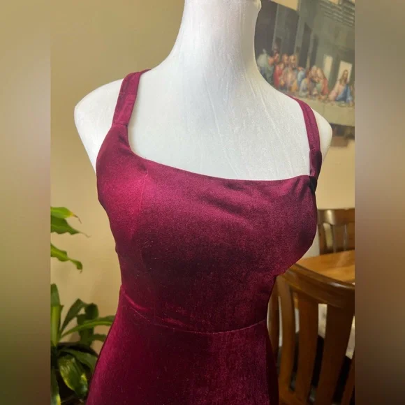Christina Lace-Up Back Velvet Dress (Burgundy) - Picture 5 of 15